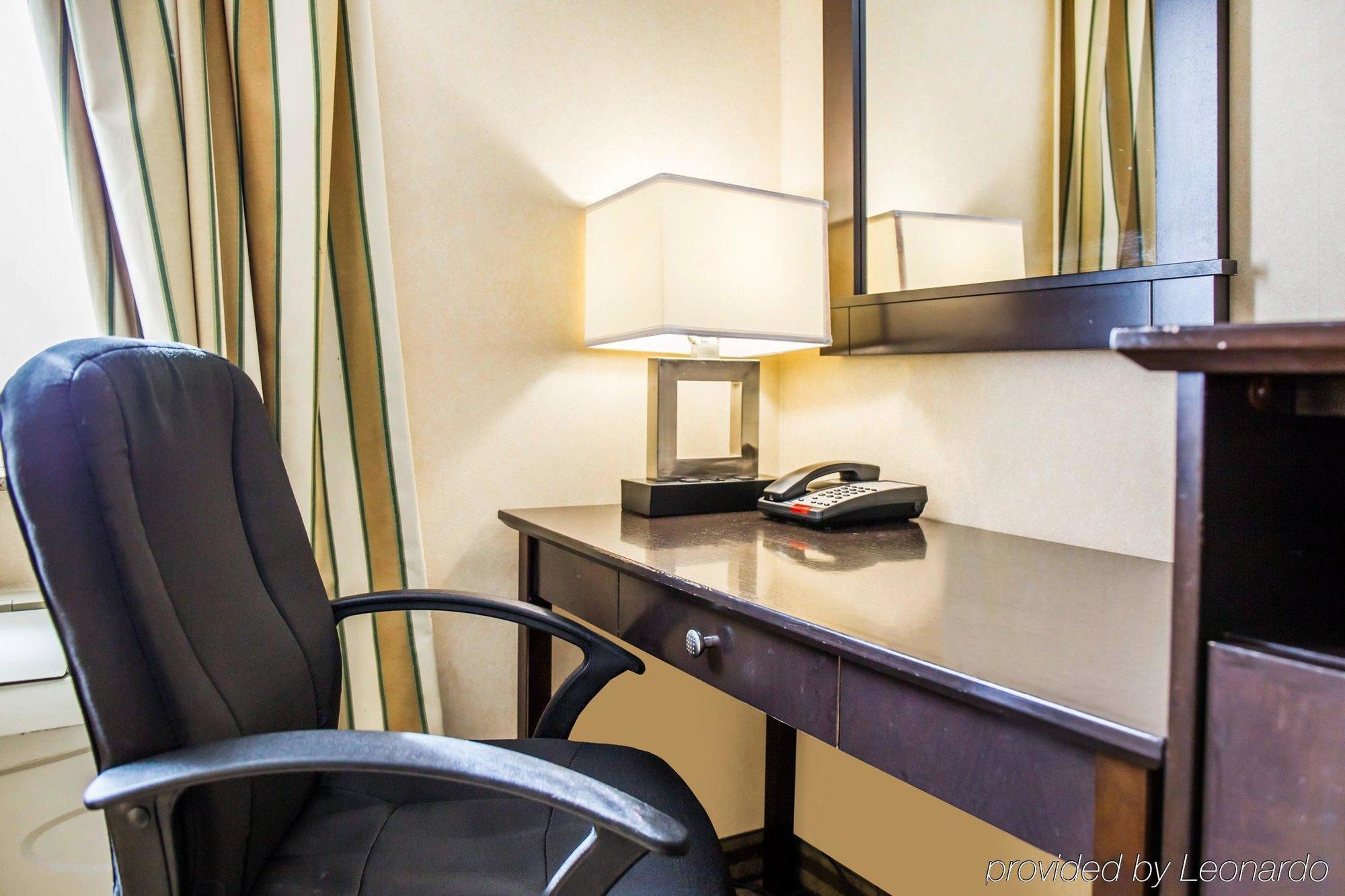 Quality Inn Woodside Queens New York City Exterior photo