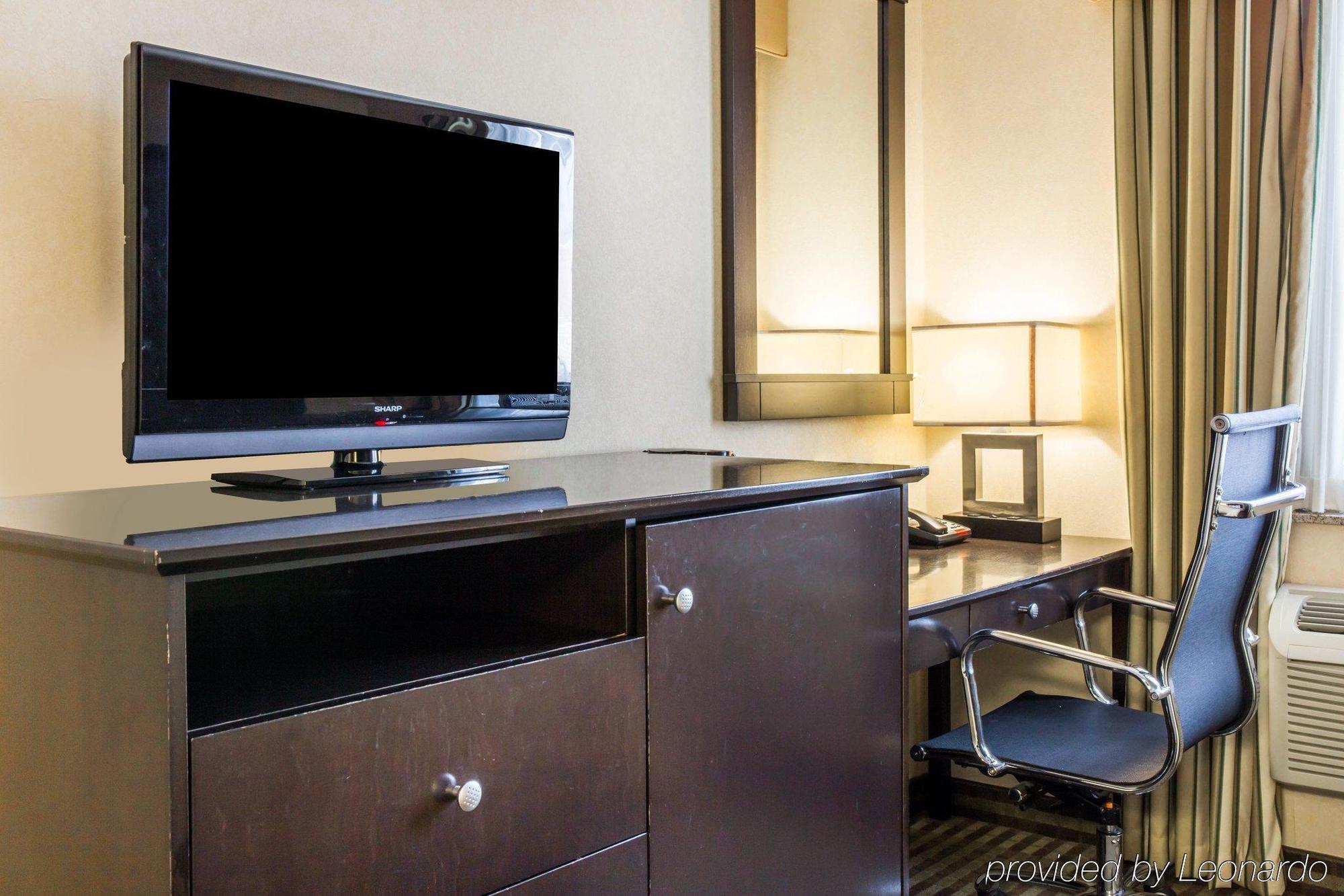 Quality Inn Woodside Queens New York City Exterior photo