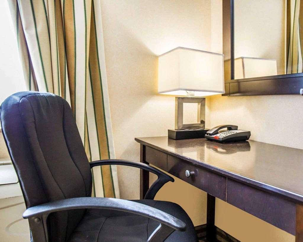 Quality Inn Woodside Queens New York City Room photo