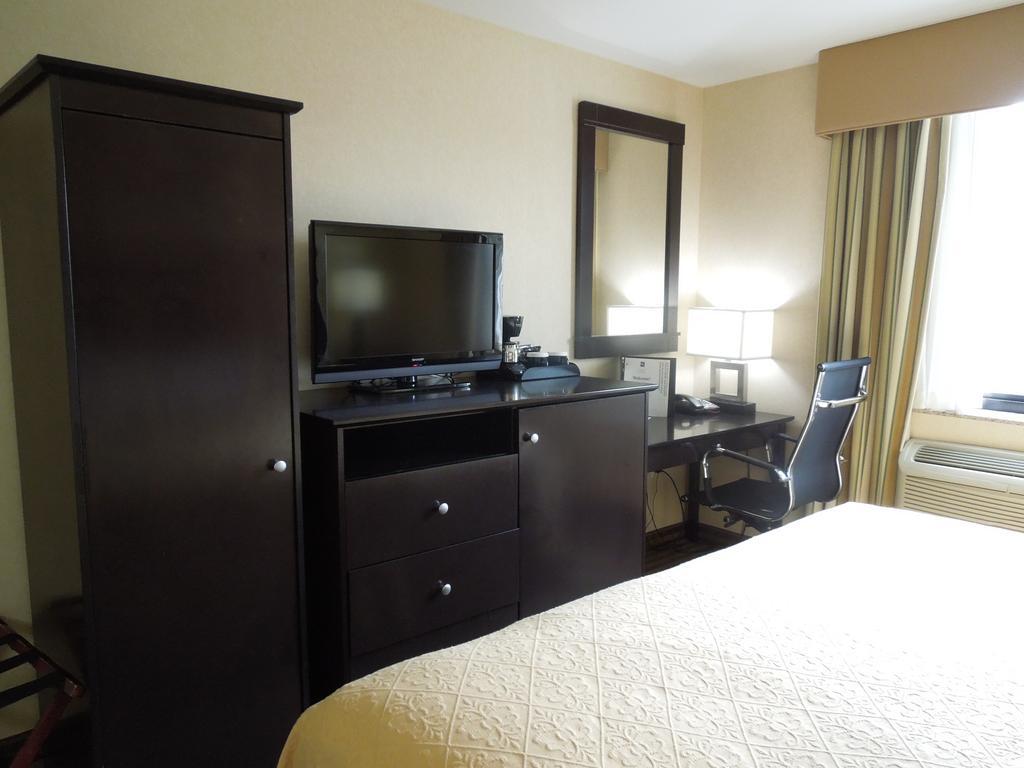 Quality Inn Woodside Queens New York City Exterior photo